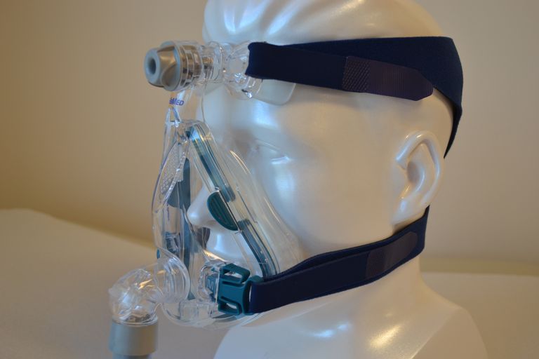 Cómo mantener sus correas de máscara CPAP en la noche