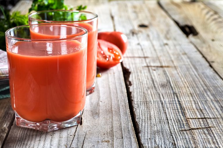 Cómo el jugo de tomate mejora el rendimiento deportivo