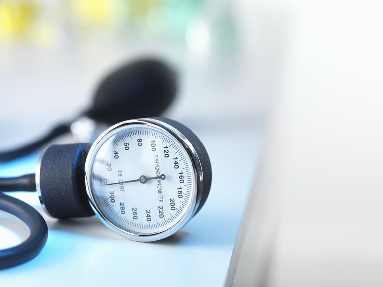 ¿Es hora de reconsiderar su tratamiento para la presión arterial alta?