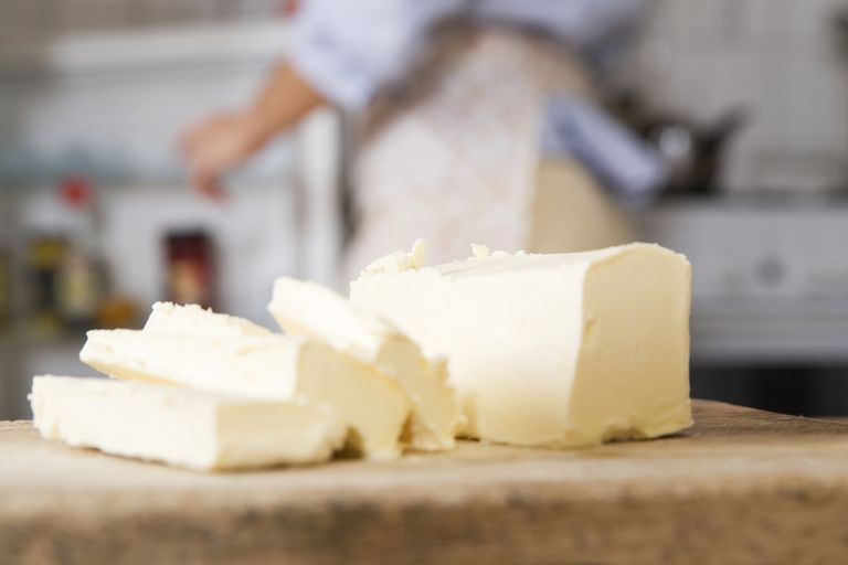 ¿La margarina o la mantequilla son la mejor propagación del colesterol bajo?