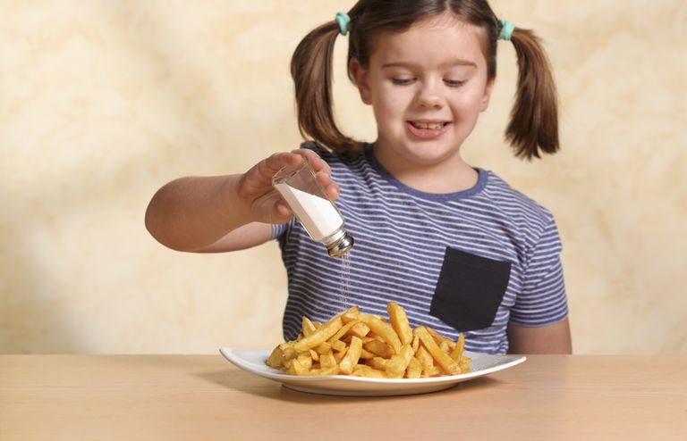 El vínculo entre el exceso de sodio y la obesidad infantil
