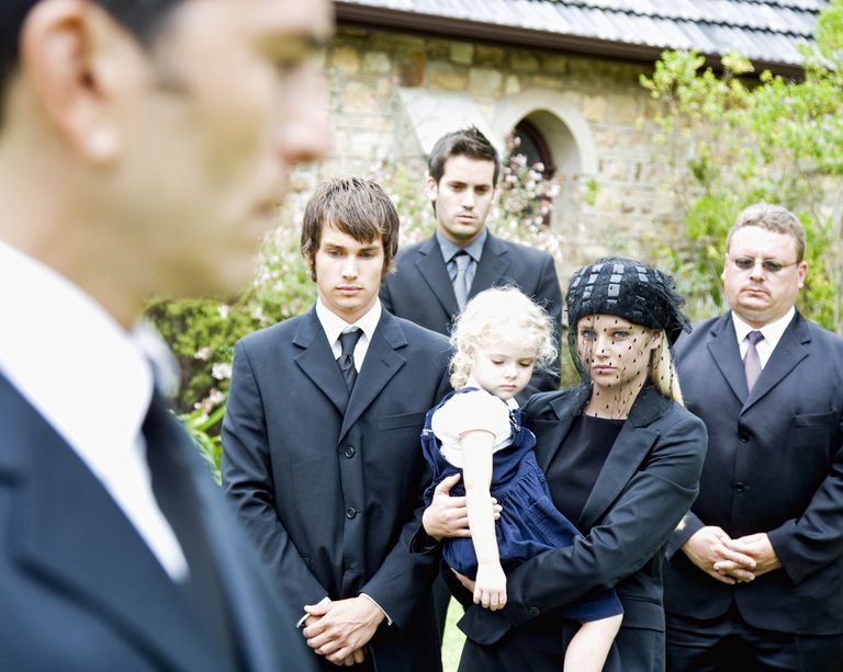 ¿Deben los bebés y los niños asistir a los funerales? Con Problemas de final de vida