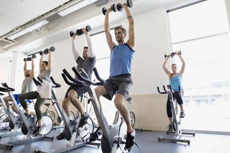 ¿Deberías hacer ejercicios cardiovasculares y de fuerza juntos?