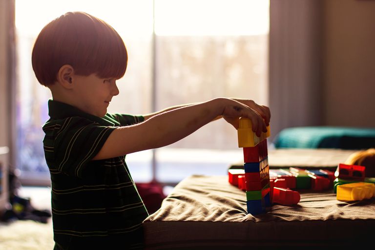 Estudio sugiere que un tercio de los niños con autismo también tienen TDAH