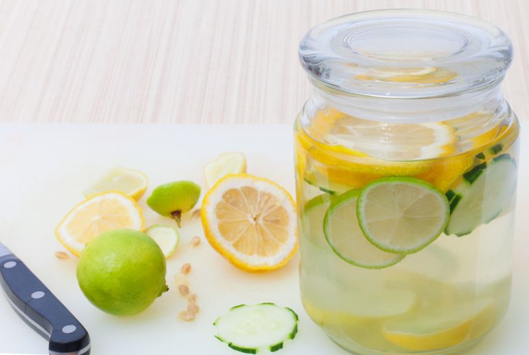 Las 10 mejores recetas infusiones de agua desintoxicadas