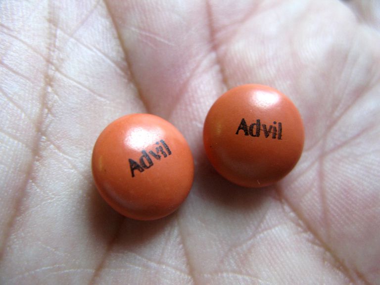 Tylenol o Advil para tratar el dolor de cabeza
