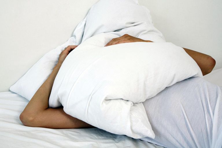 ¿Cuáles son los efectos físicos de la privación del sueño en el cuerpo humano?