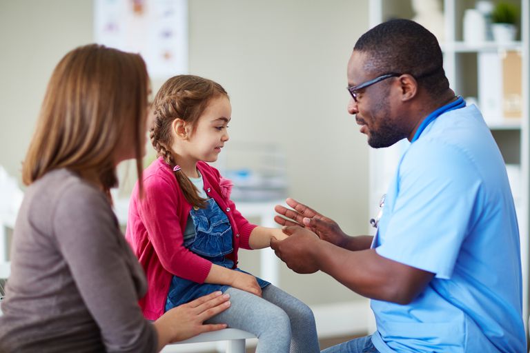 ¿Cuáles son los síntomas de la leucemia aguda en los niños?