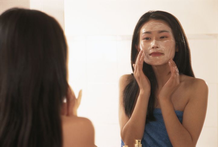 ¿Qué causa el acné del adulto?
