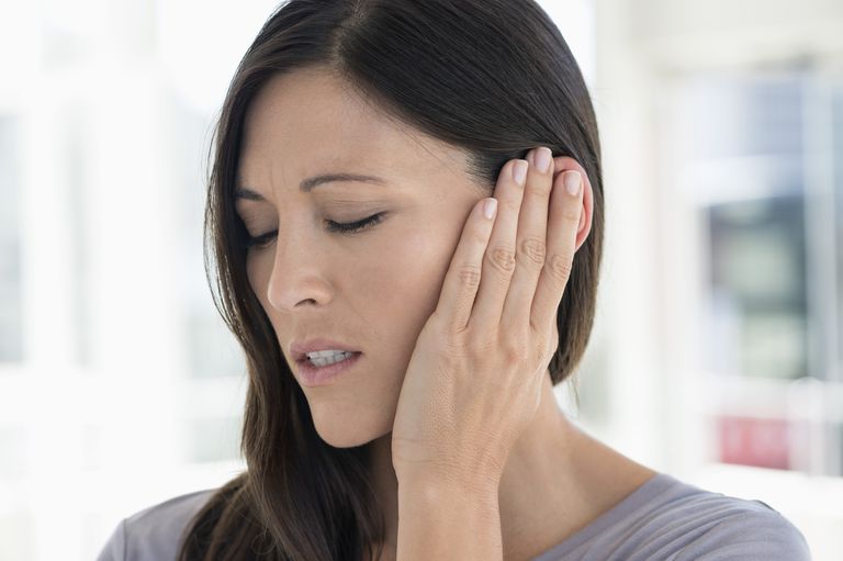 ¿Qué causa el dolor de oído?