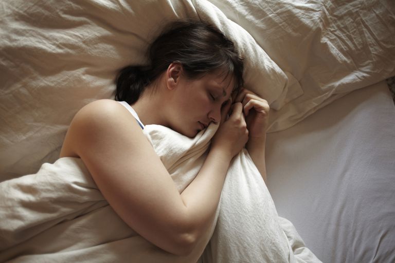 ¿Qué es un tirón hipnagógico y qué causa el sueño comienza?