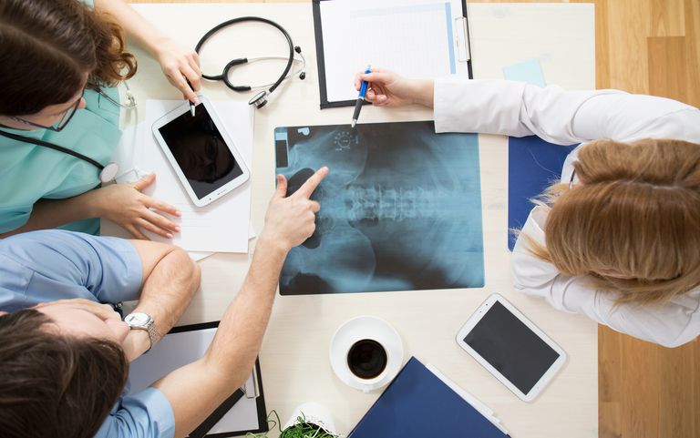 ¿Cuál es el vínculo entre la osteoporosis y la esclerosis múltiple?