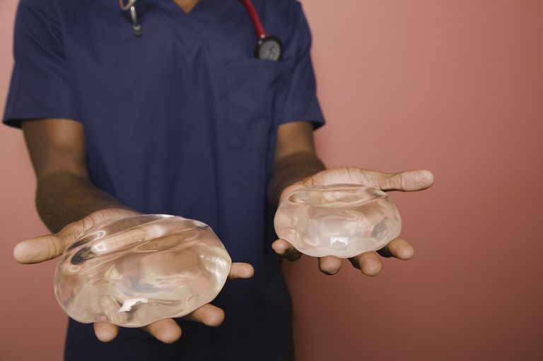 Qué debe saber sobre los implantes mamarios Ruptura y desinflado