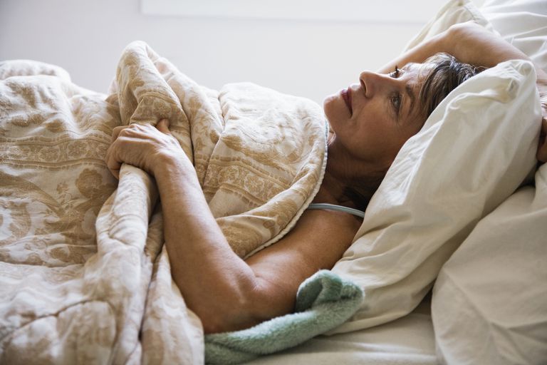 Por qué las mujeres en la menopausia a menudo experimentan insomnio