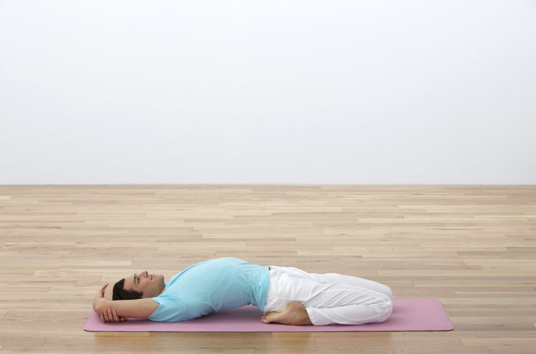 Posturas de yoga para estirar y fortalecer el psoas